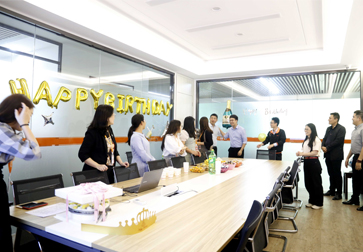 四月生日会，与你共享欢乐时光