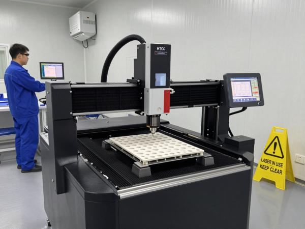 赋能HTCC量产：紫外飞秒激光钻孔机如何实现高良率与低综合成本